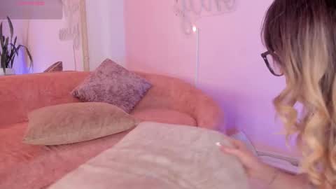 Lucy online show from November 28, 2025, 4:48 am