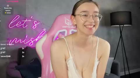 Snapshot of lucyy_green chatting on July 7, 2026, 7:23 am Lucy online show from July 7, 2026, 7:23 am