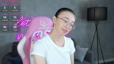 Snapshot of lucyy_green chatting on July 24, 2026, 12:52 am Lucy online show from July 24, 2026, 12:52 am