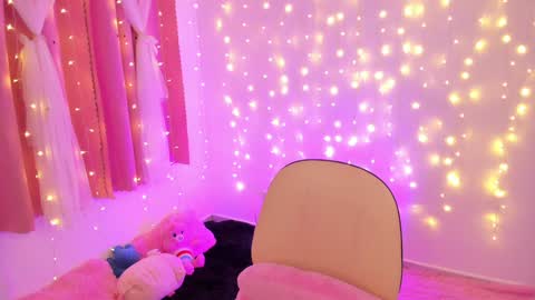 Snapshot of lucyy_peach chatting on January 22, 2025, 2:59 am LUCYY FROM HOME online show from January 22, 2025, 2:59 am