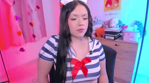 Snapshot of lucyy_peach chatting on September 20, 2025, 3:29 am LUCYY FROM HOME online show from September 20, 2025, 3:29 am