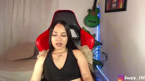 Snapshot of lucyy_rose chatting on January 13, 2025, 5:33 pm o online show from January 13, 2025, 5:33 pm