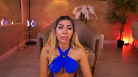 Snapshot of lucyyrosse chatting on June 19, 2026, 8:18 am LucyRose online show from June 19, 2026, 8:18 am