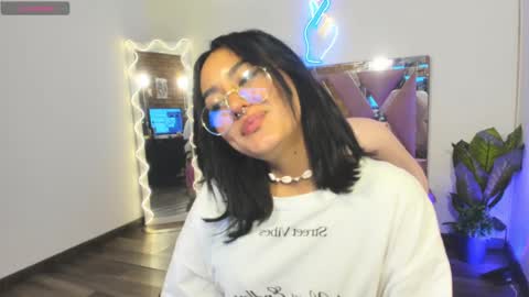 ludo_kitty_tay online show from February 17, 2025, 3:15 am