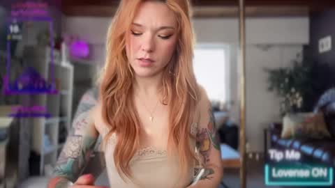 Luubeam             INSTA luubeammm TWITTER lunaisreallycu1 online show from February 18, 2025, 8:03 pm