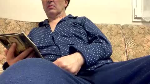 Luis online show from May 4, 2026, 7:54 pm