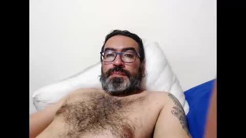 Snapshot of luis2988z chatting on May 2, 2026, 1:10 am Hairyman online show from May 2, 2026, 1:10 am
