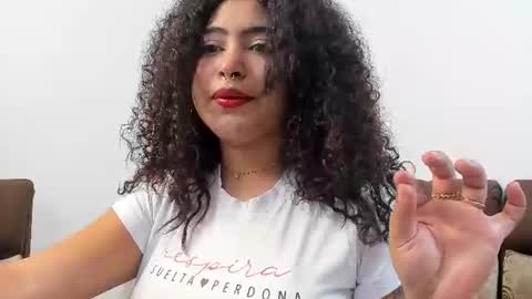 Snapshot of luisa_cameron chatting on June 19, 2026, 7:06 pm online show from June 19, 2026, 7:06 pm