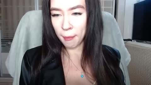 luisa lovedom online show from October 9, 2025, 8:23 am