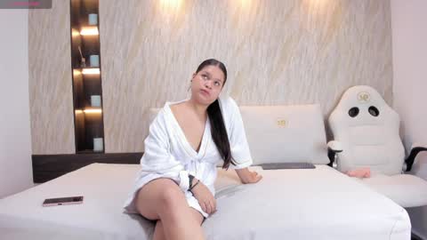 Snapshot of luisa_owen chatting on April 7, 2026, 1:55 pm Luisa online show from April 7, 2026, 1:55 pm