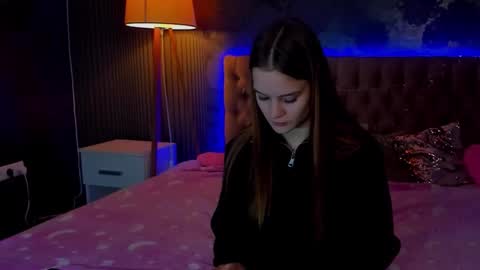 LuisaClover online show from November 30, 2025, 12:53 pm