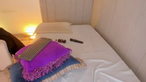 Snapshot of luisah_ chatting on May 19, 2026, 1:56 am L U I S A online show from May 19, 2026, 1:56 am