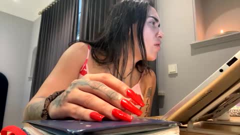 Snapshot of luisamonsterdick chatting on October 21, 2025, 9:54 am Luisa Monsters online show from October 21, 2025, 9:54 am