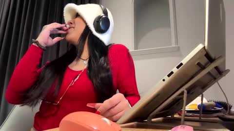 Snapshot of luisamonsterdick chatting on October 22, 2025, 6:29 pm Luisa Monsters online show from October 22, 2025, 6:29 pm