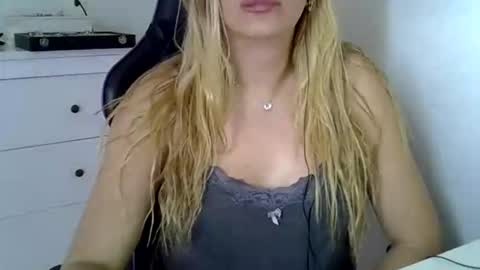 Snapshot of luizacandy chatting on October 28, 2025, 4:31 pm luizacandy online show from October 28, 2025, 4:31 pm