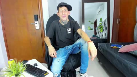 lujuriau_u online show from October 7, 2025, 5:04 am