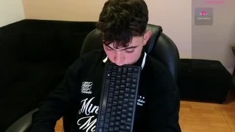 lukeboyce online show from April 17, 2026, 11:52 pm