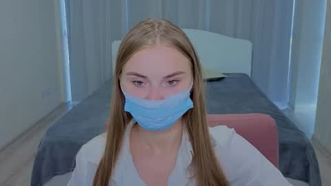 lukeriamoon online show from September 9, 2025, 4:23 am