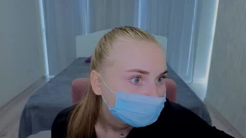 lukeriamoon online show from September 13, 2025, 5:40 am