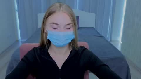 lukeriamoon online show from September 14, 2025, 6:01 am