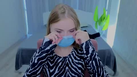 lukeriamoon online show from September 26, 2025, 6:17 am