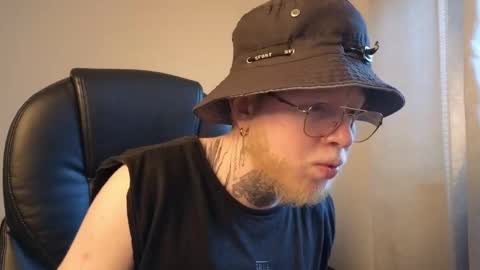 Snapshot of lukethompsson chatting on January 7, 2025, 6:35 pm LUKEFTM online show from January 7, 2025, 6:35 pm