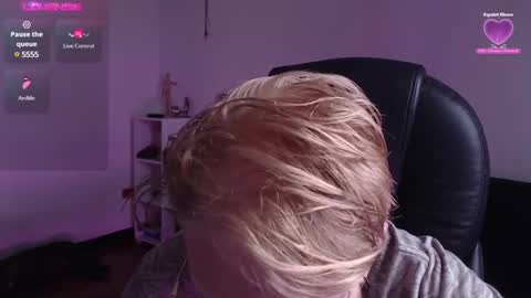 Snapshot of lukethompsson chatting on January 29, 2025, 6:28 pm LUKEFTM online show from January 29, 2025, 6:28 pm