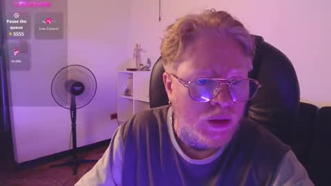 Snapshot of lukethompsson chatting on February 3, 2025, 1:09 am LUKEFTM online show from February 3, 2025, 1:09 am