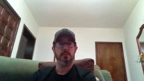 Snapshot of lukz88bigcock chatting on June 19, 2026, 1:21 am Luke online show from June 19, 2026, 1:21 am