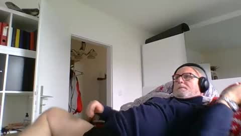 Snapshot of luley58 chatting on October 12, 2025, 12:48 pm luley58 online show from October 12, 2025, 12:48 pm