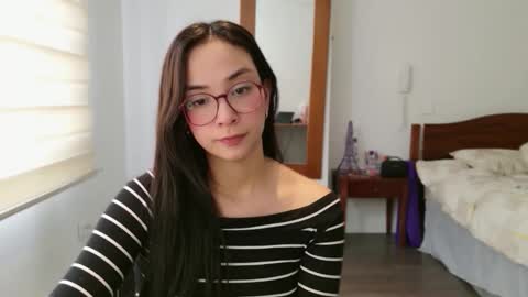 Snapshot of lulibee_ chatting on May 8, 2026, 1:27 pm Luli online show from May 8, 2026, 1:27 pm