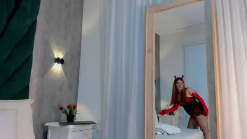 Luli Jones online show from October 31, 2025, 11:44 am