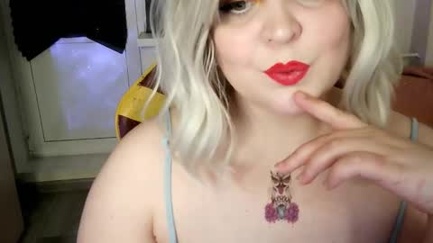 Snapshot of lulovia chatting on March 2, 2026, 9:32 pm lulovia online show from March 2, 2026, 9:32 pm