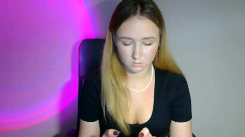 Lulu Baby18 online show from October 31, 2025, 2:18 pm