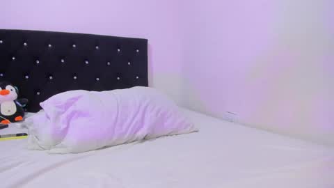 BRENDA TATIANA online show from April 7, 2026, 2:28 pm