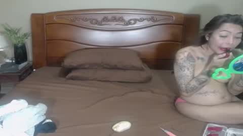 lulu_wild online show from December 19, 2025, 10:55 am