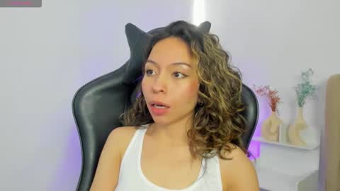 luluuberry online show from December 3, 2025, 7:12 pm