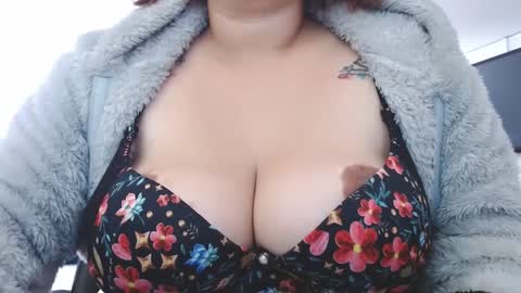 LUMI     online show from February 25, 2025, 4:21 pm