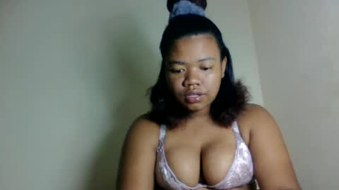 Snapshot of lumira_belle chatting on July 1, 2026, 10:50 am lumira_belle online show from July 1, 2026, 10:50 am