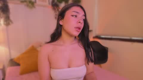 lummii_ online show from May 22, 2026, 1:50 pm