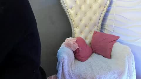Luna online show from May 22, 2026, 3:13 am