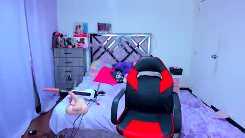 luna_analya online show from December 3, 2025, 11:41 am