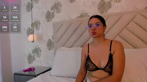 Snapshot of luna_and chatting on June 28, 2026, 8:48 pm L U N A online show from June 28, 2026, 8:48 pm