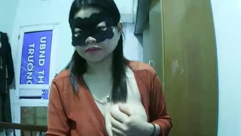 luna_beauty25 online show from March 23, 2026, 9:52 pm