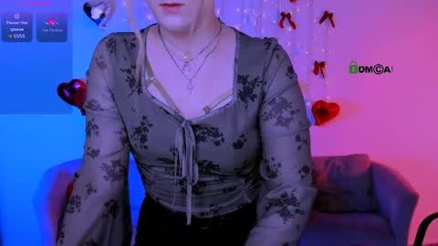 luna_berryy online show from April 15, 2026, 7:58 pm