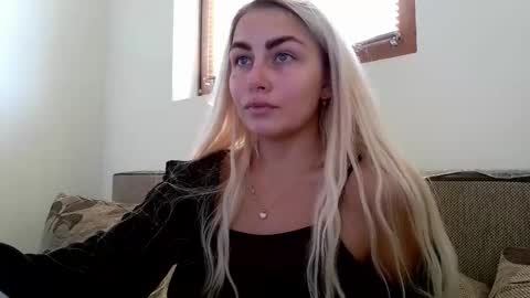 luna_blazer online show from October 4, 2025, 10:13 am