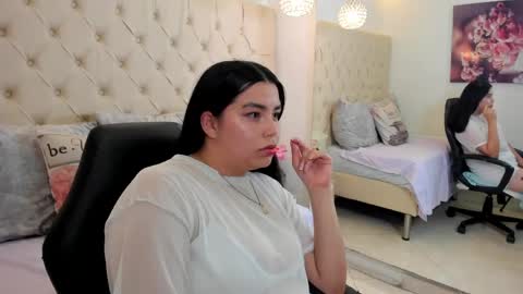 Luna Bloom online show from April 18, 2026, 9:57 am