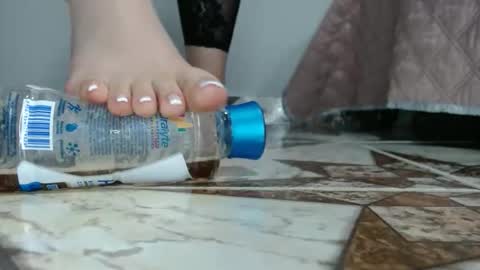 Luna--Blueberry online show from October 24, 2025, 4:09 am