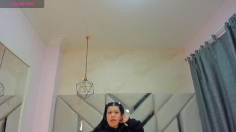 Snapshot of luna_blyss chatting on February 15, 2026, 9:41 am Luna online show from February 15, 2026, 9:41 am