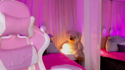 Luna  online show from September 11, 2025, 10:10 pm